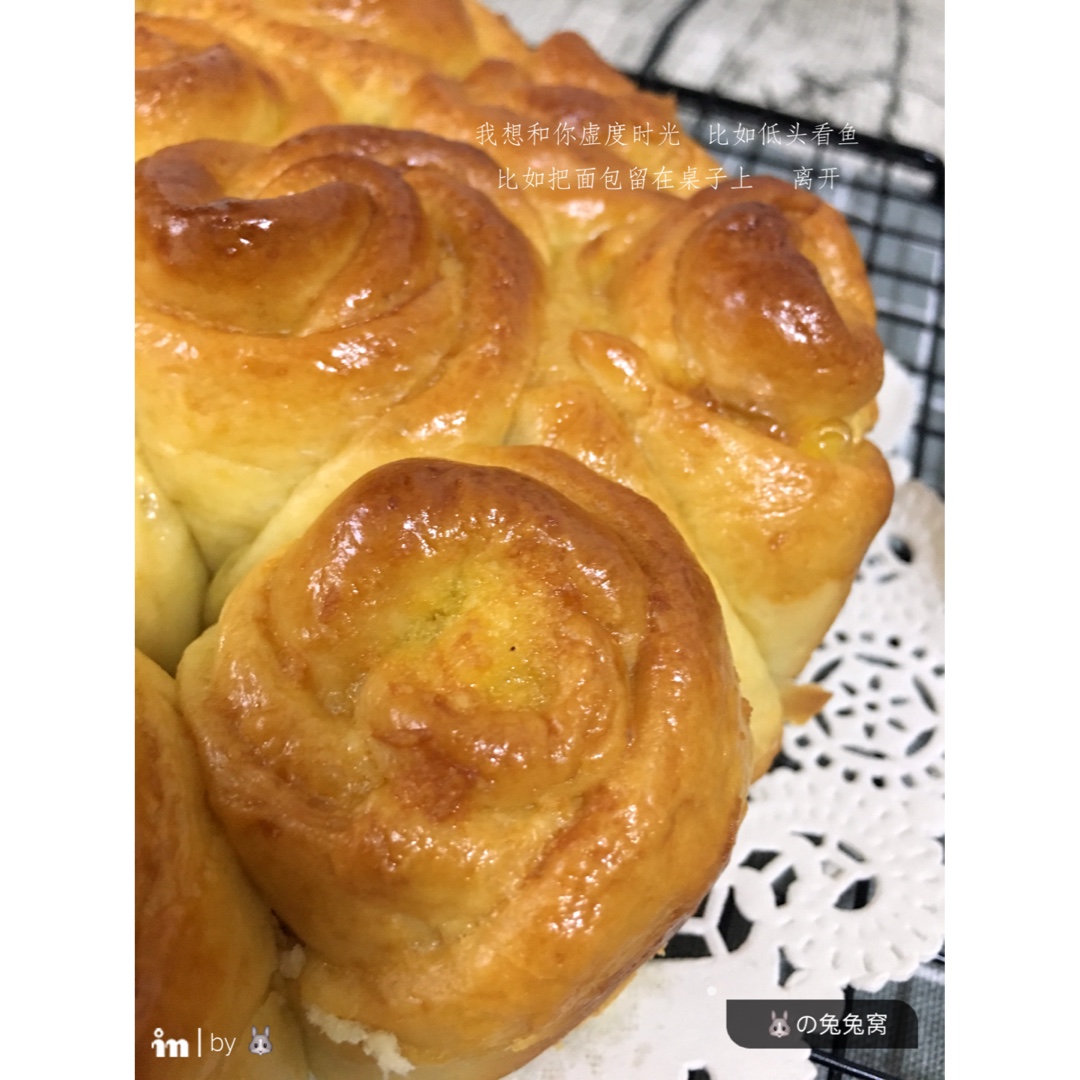 椰蓉玫瑰花面包