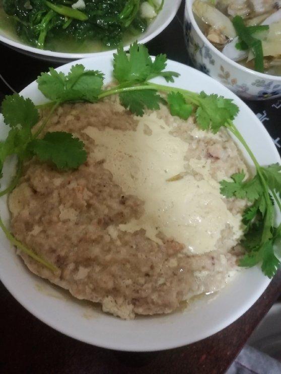 咸鱿鱼蒸肉饼