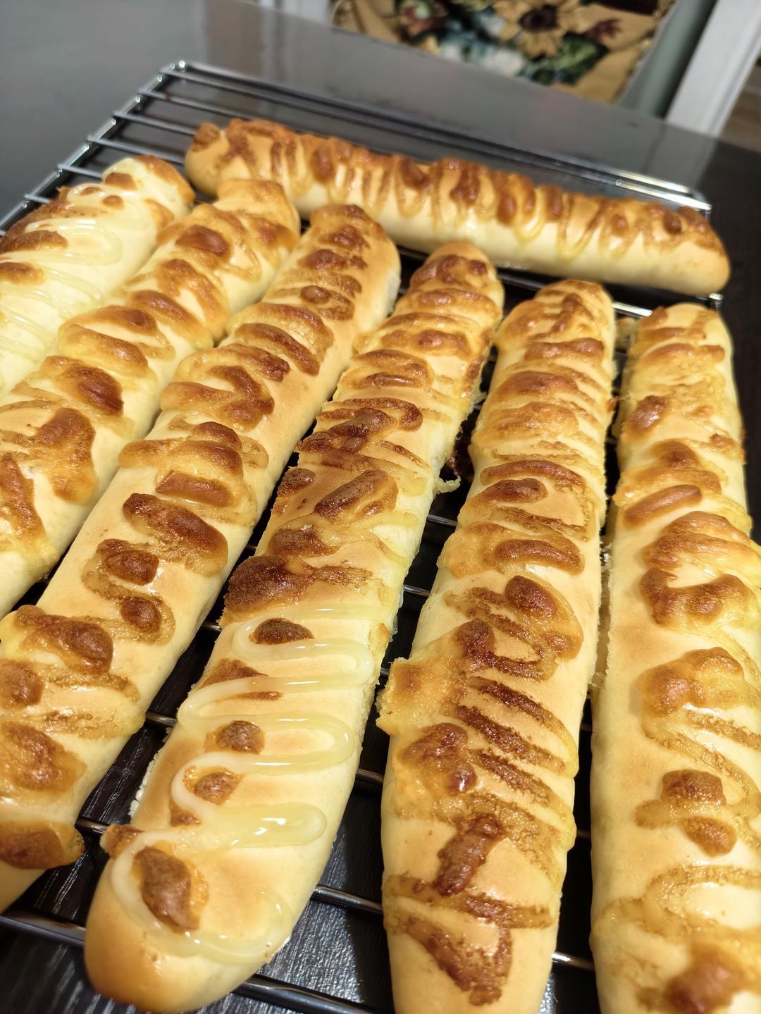 吃不完的马苏里拉，做成这款芝士面包条，口感绝了！