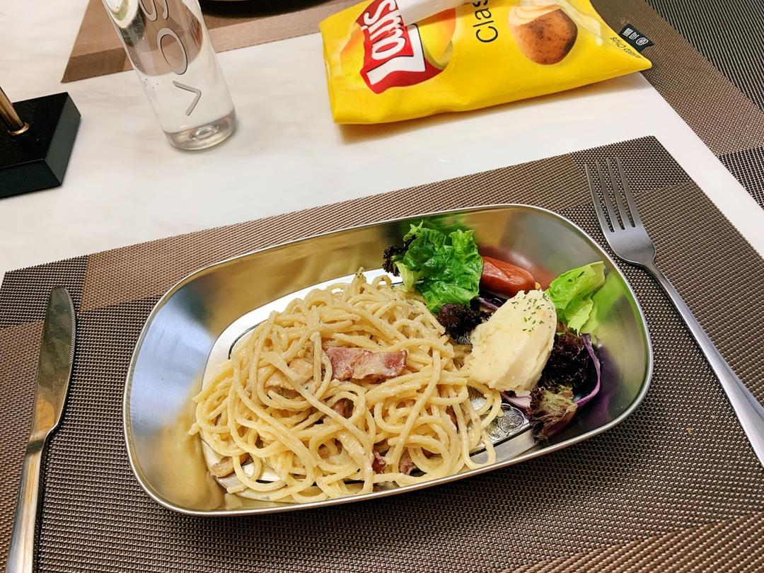 奶油培根蘑菇意面