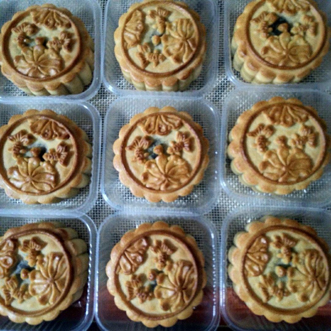 广式月饼—蛋黄芝麻月饼