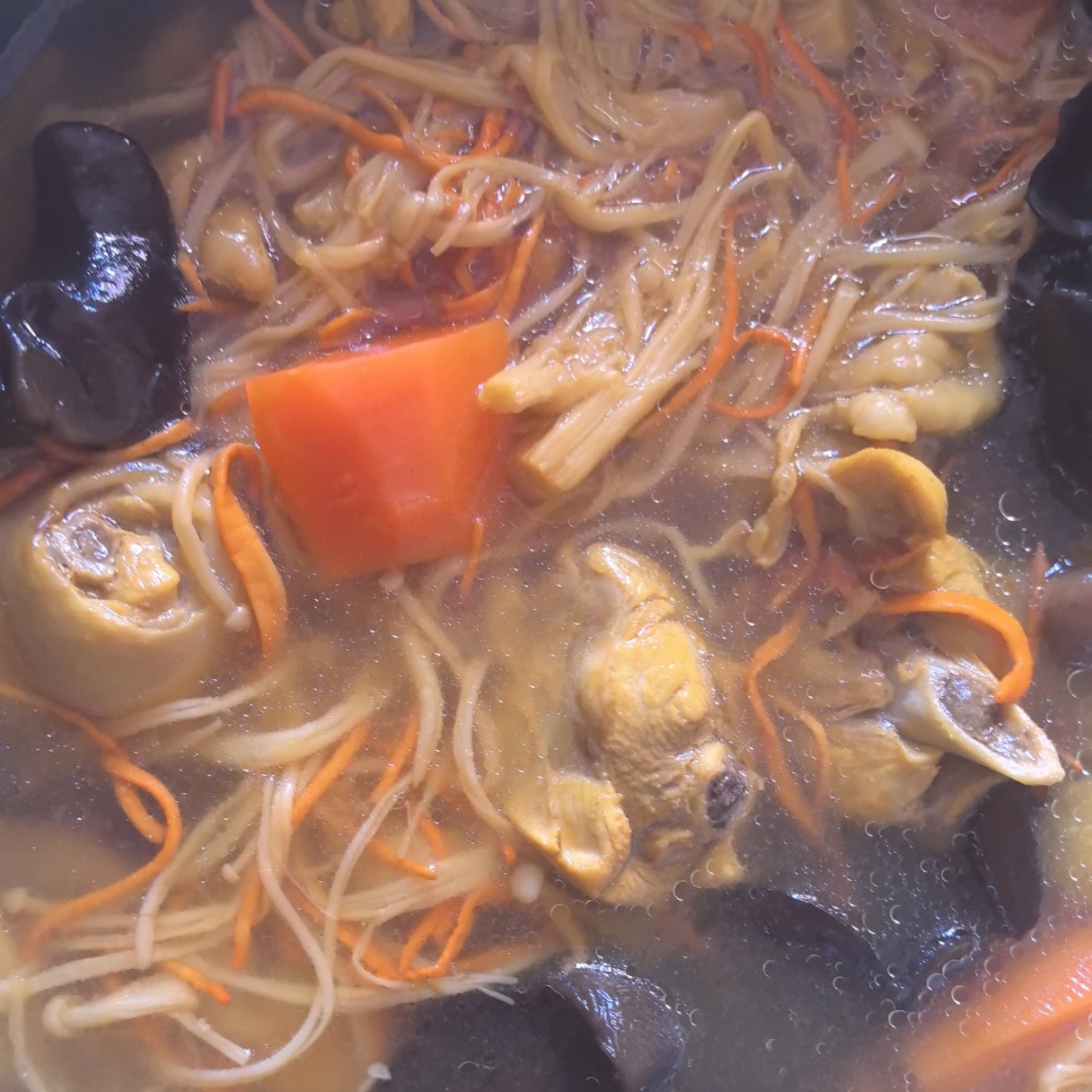 胡萝卜杂菌汤