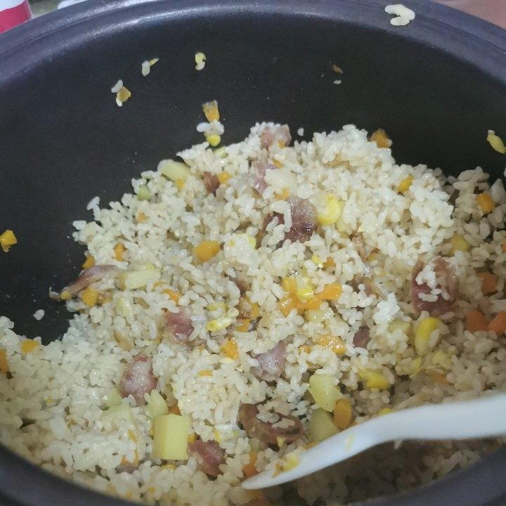 全网最好吃的网红焖米饭，做出了煲仔饭的赶脚，俩儿子抢着吃