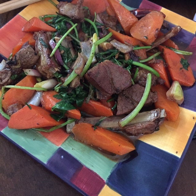 胡萝卜炖羊肉的做法