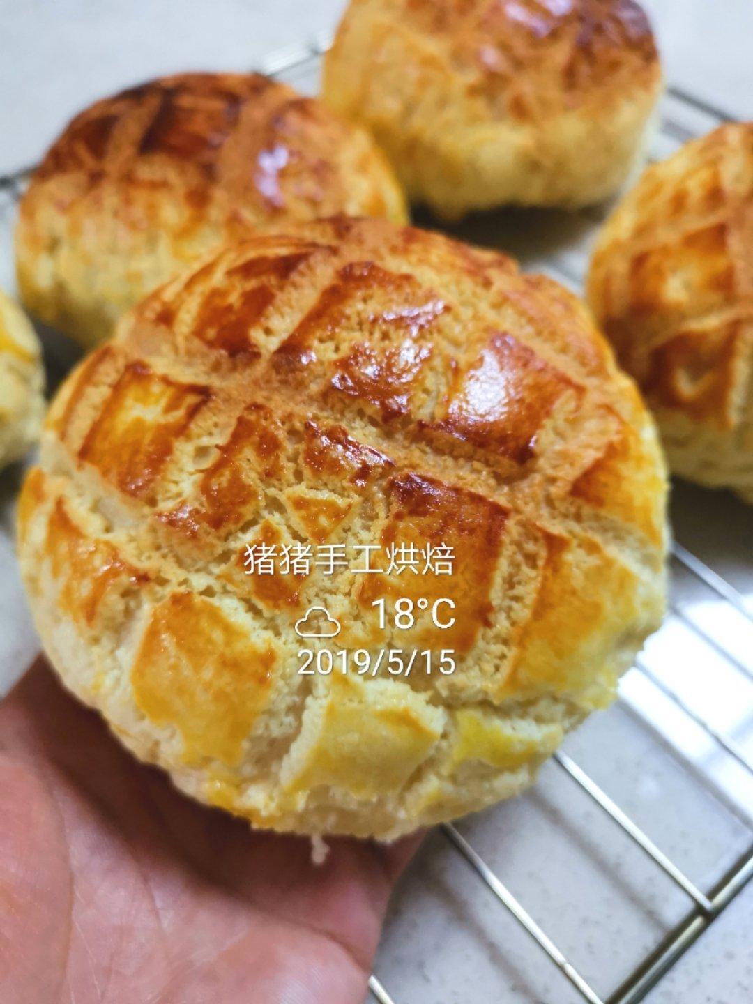 好吃到炸裂的港式菠萝包（附带制作酥皮的小视频）