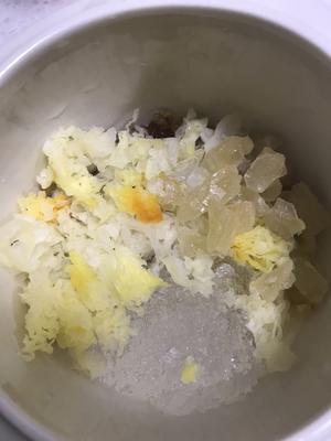 雪燕桃胶皂角米银耳羹的做法 步骤4