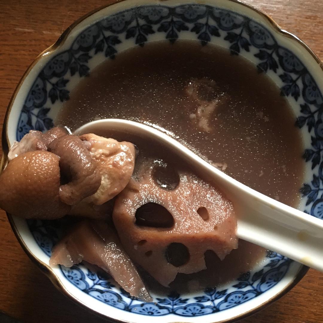 章墨鱼莲藕猪脚汤（滋阴補虚 全家汤＋孕产妇 汤）