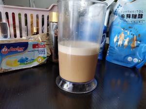 （一星期瘦八斤）超级好喝的生酮防弹咖啡的做法 步骤3