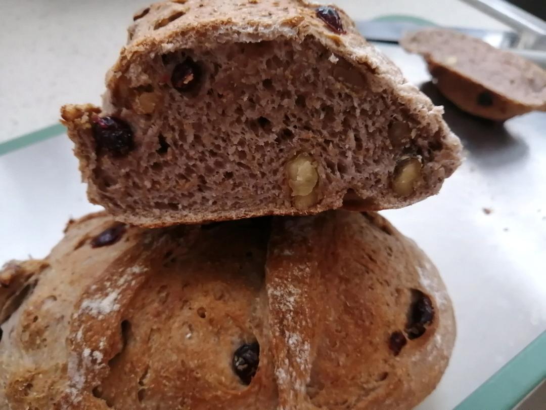 全麦蔓越莓核桃软欧包