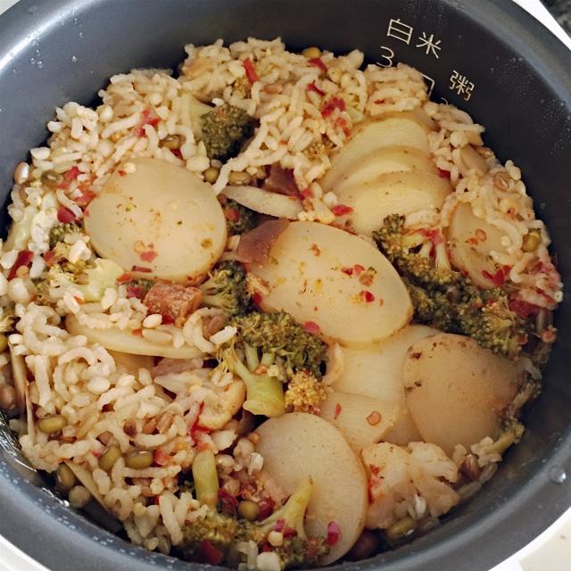 土豆焖饭（电饭锅版）