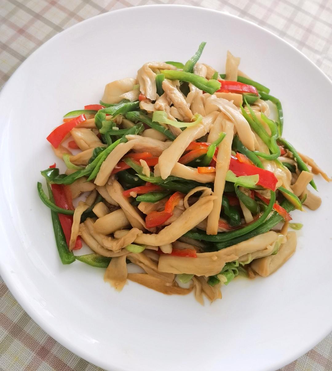 青椒素炒杏鲍菇