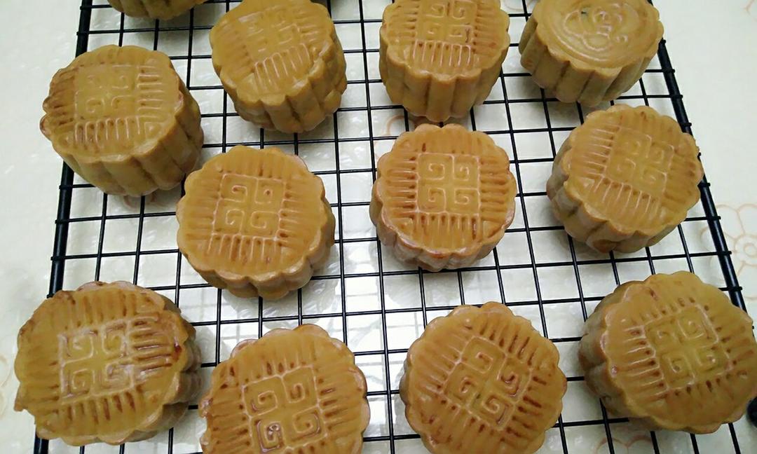 广式月饼—蛋黄莲蓉月饼