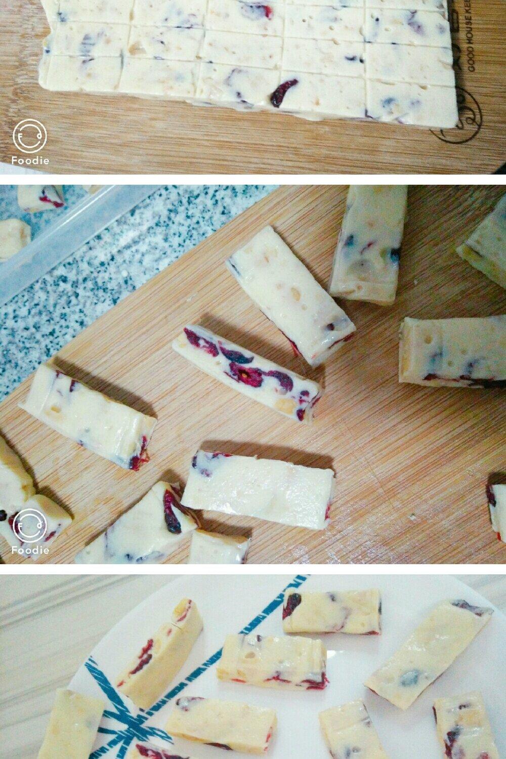 花生牛轧糖-蔓越莓牛扎糖