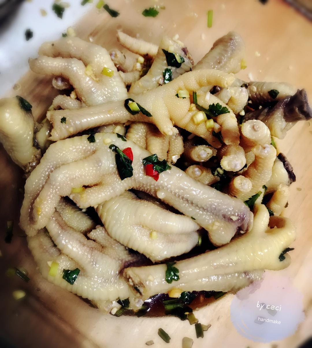 酸辣鸡脚๑