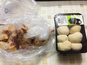 猴头菇黄花炖鸡汤的做法 步骤2