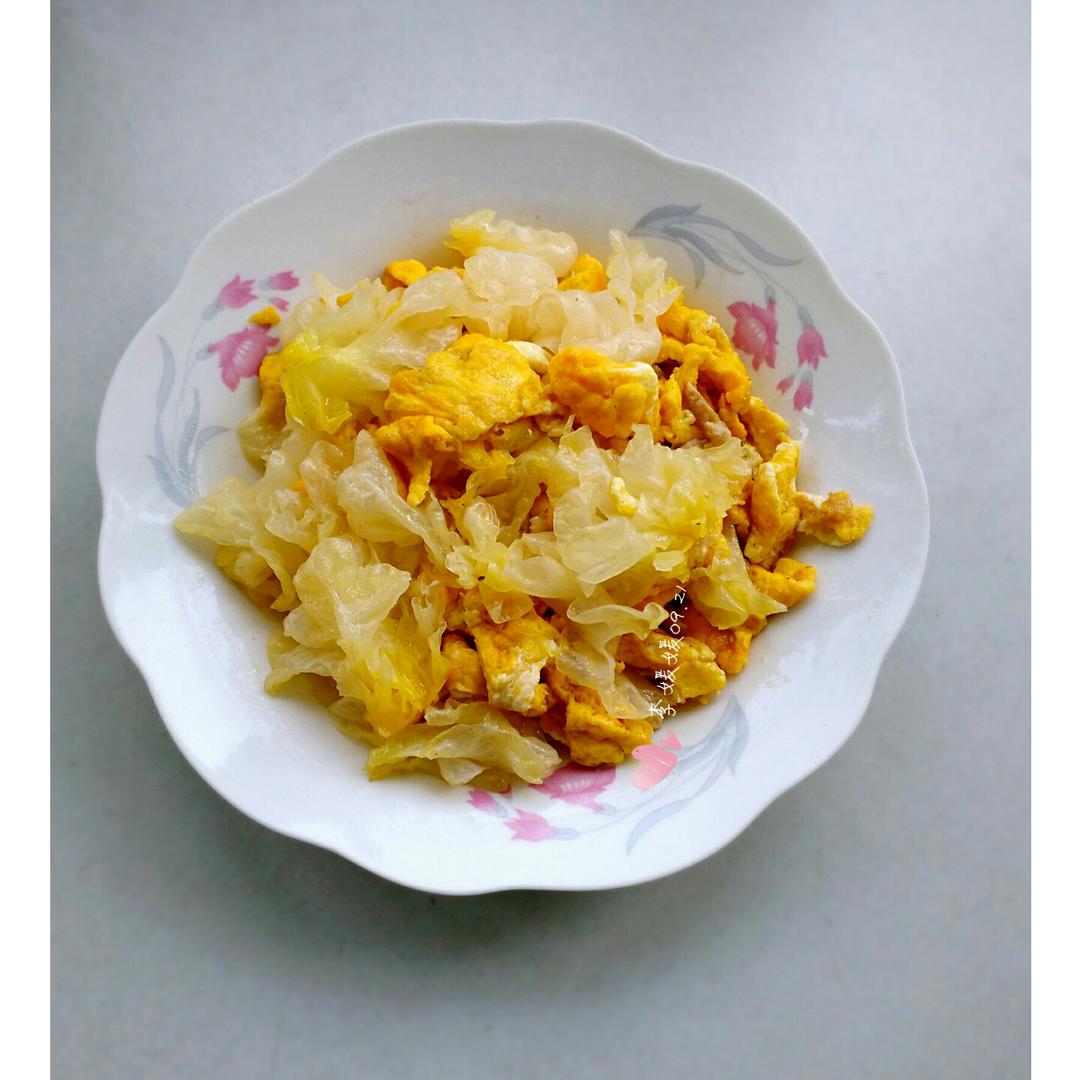 银耳炒鸡蛋