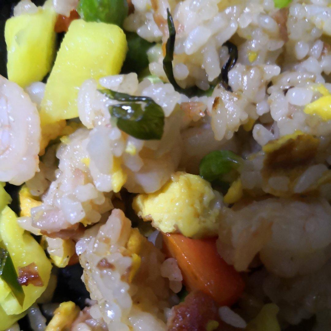 虾仁菠萝炒饭