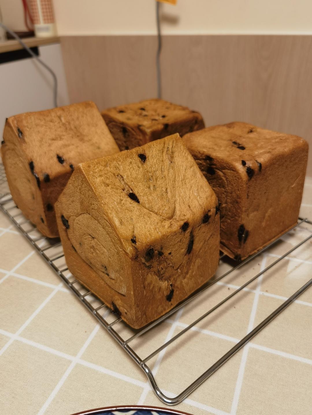 巨~巨好吃的巧克力奶油吐司