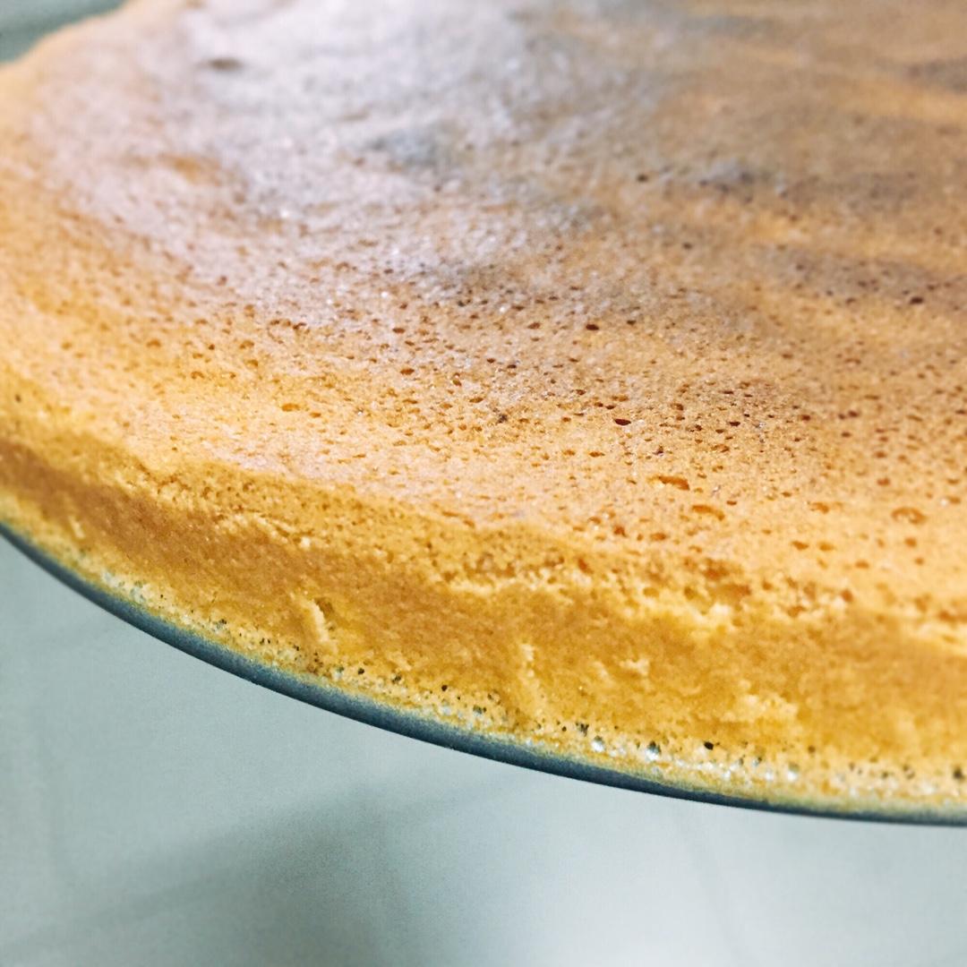 超简单完美戚风蛋糕（6寸2蛋）附打发、翻拌、脱模视频