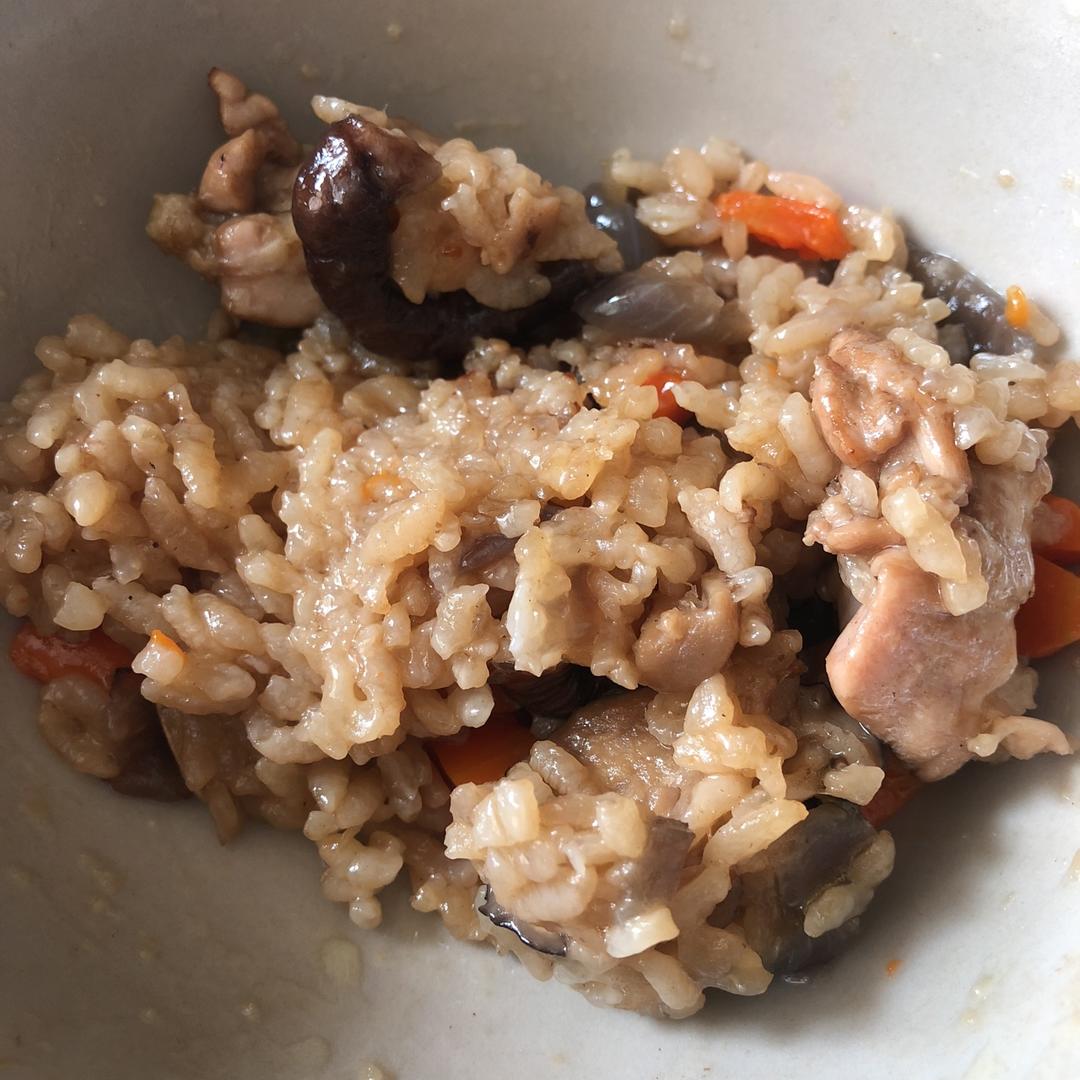 【香菇鸡肉焖饭】