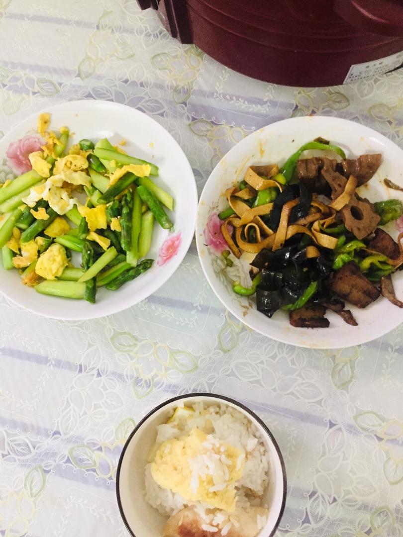 芦笋炒鸡蛋
