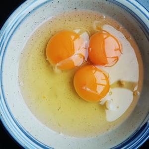 超级嫩滑的鸡蛋羹 做法简单 老人孩子都喜欢的做法 步骤1
