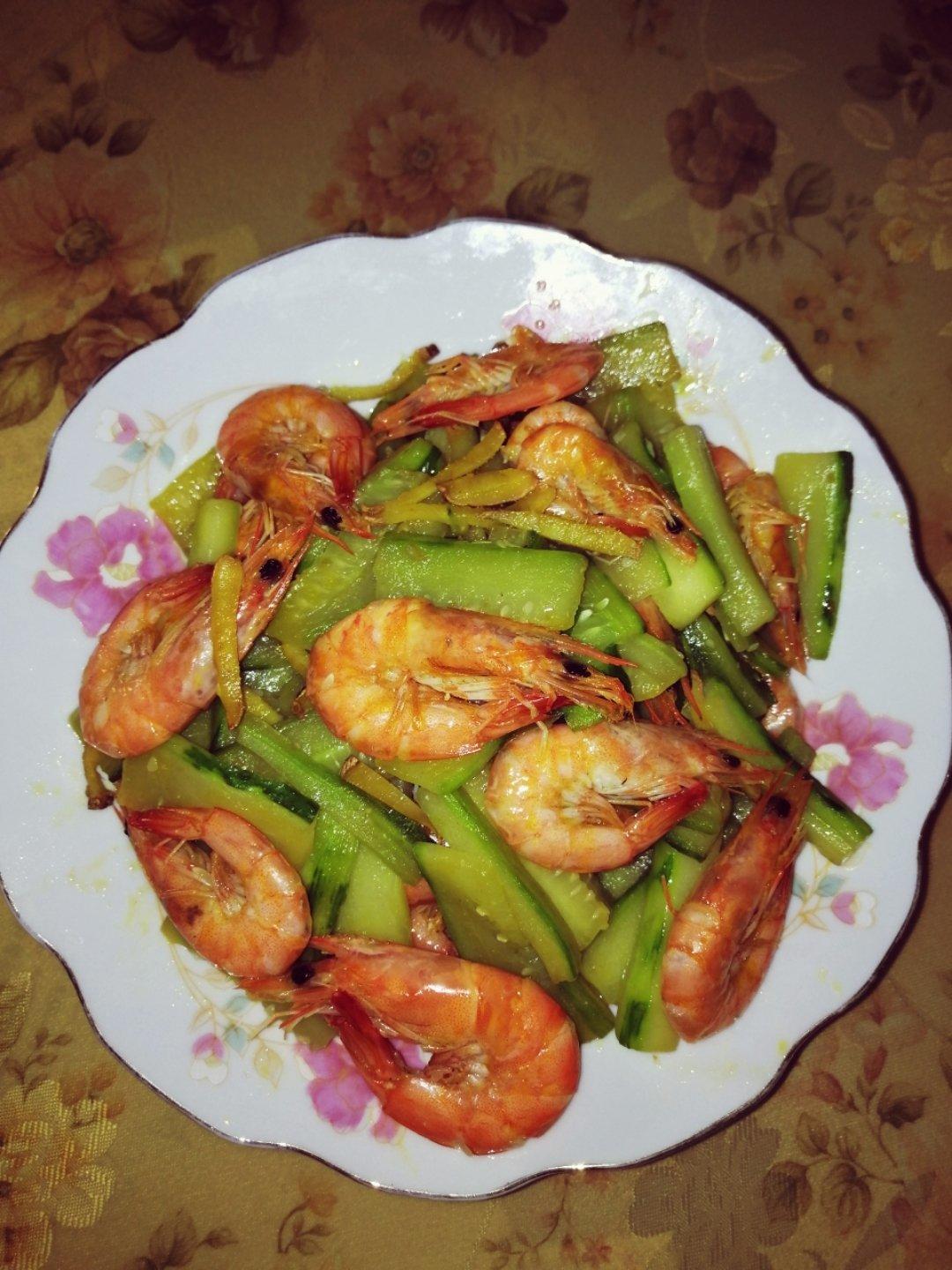 鲜虾鱿鱼炒黄瓜