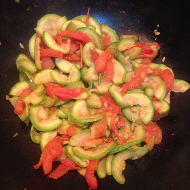 西红柿炒西葫芦