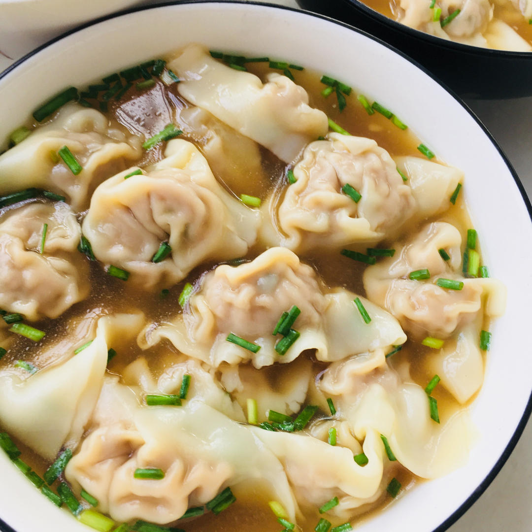 陆升升做的鲜虾馄饨红油抄手生煎金鱼馄饨