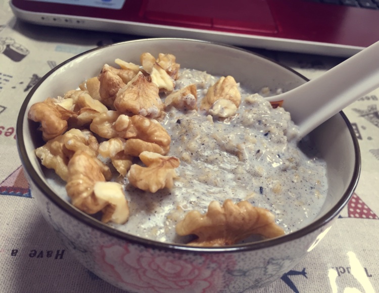 牛奶红枣燕麦粥（懒人早餐）