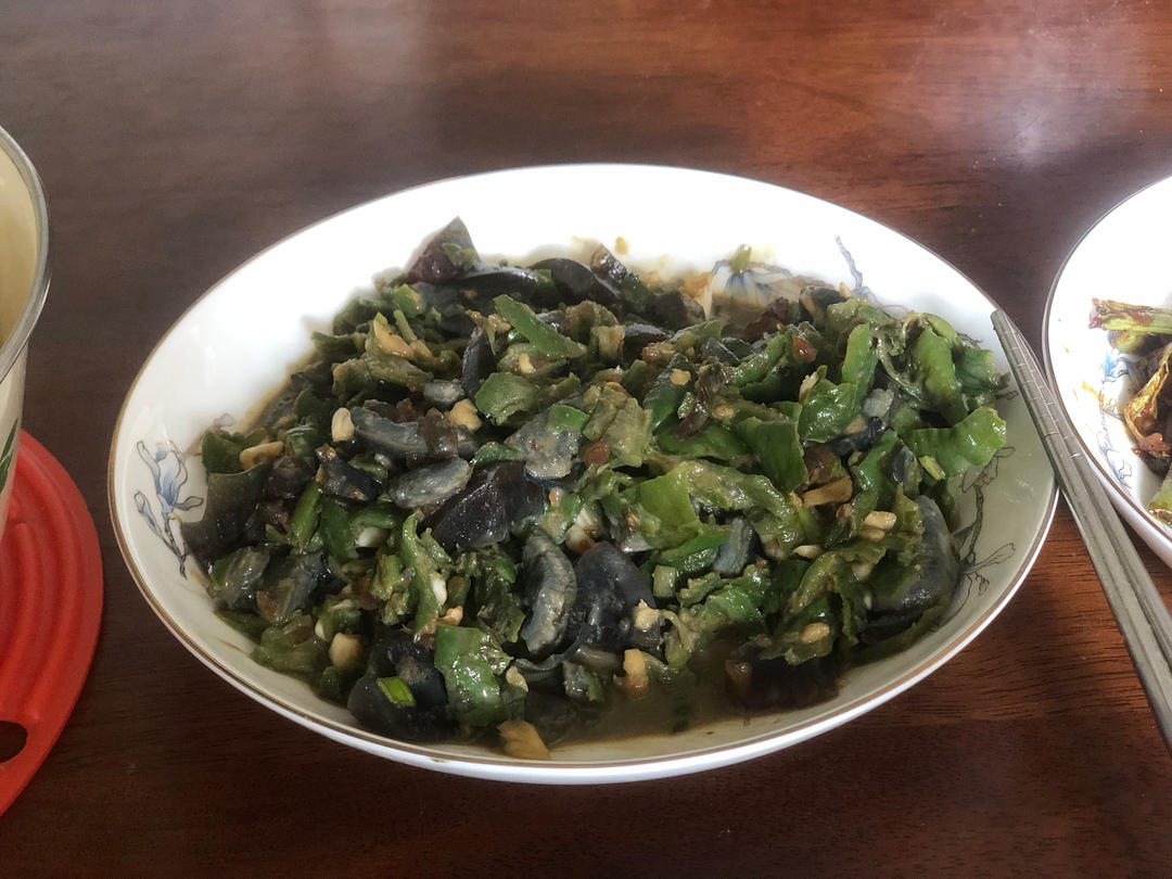 每个人都可以下三碗饭的辣椒擂皮蛋