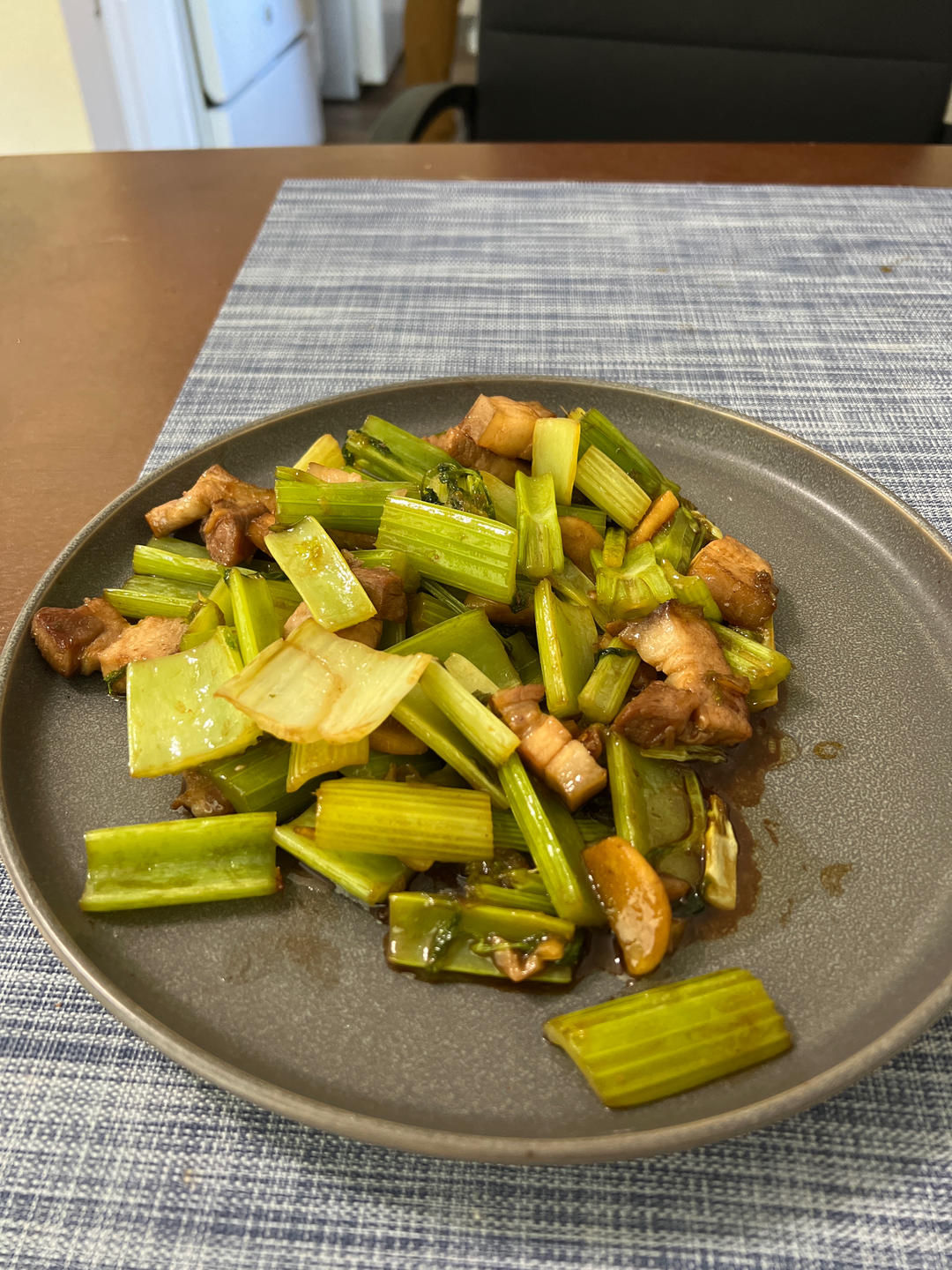 下饭芹菜炒肉