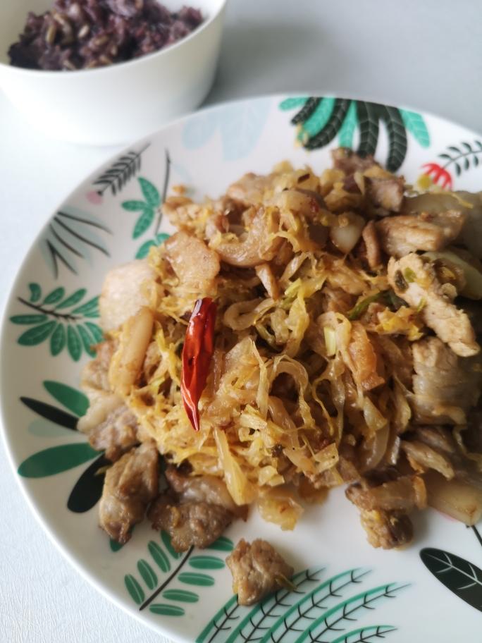 ｛一人食｝酸菜炒五花肉