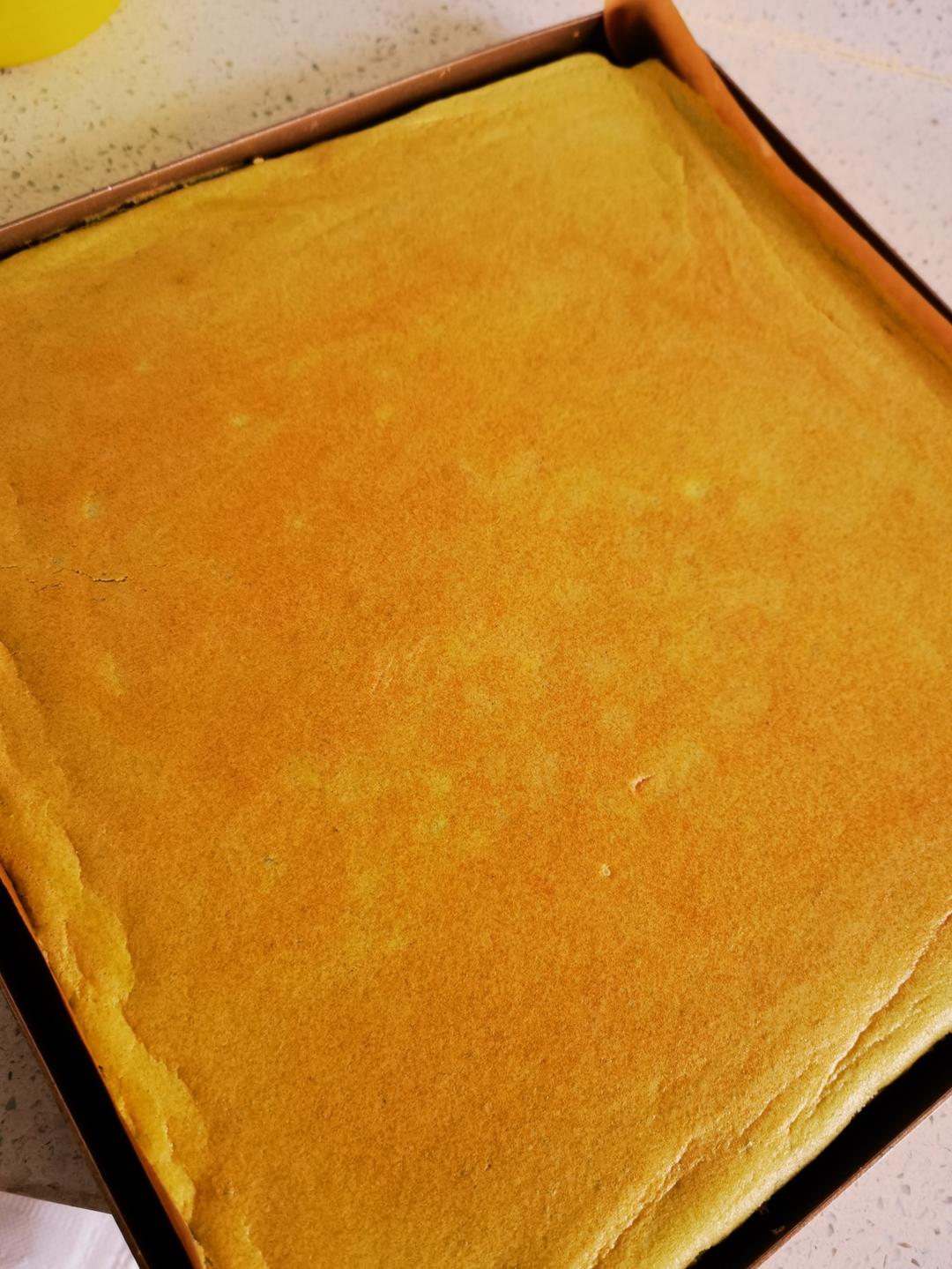 超详细的瑞士卷奶油蛋糕卷原味蛋糕卷的制作方法 饱满不掉皮不开裂（附模具换算方法）