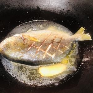 🥒青瓜红烧金鲳鱼🥒—看似奇怪搭配❗️变化出一道好美味❗️的做法 步骤5