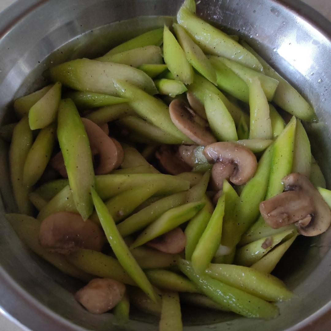 教你做最好吃的芦笋炒蘑菇 新手速get！