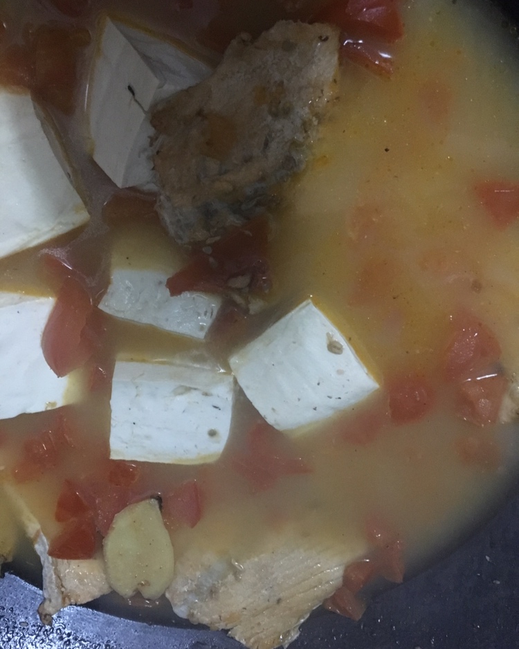 番茄豆腐三文鱼骨汤