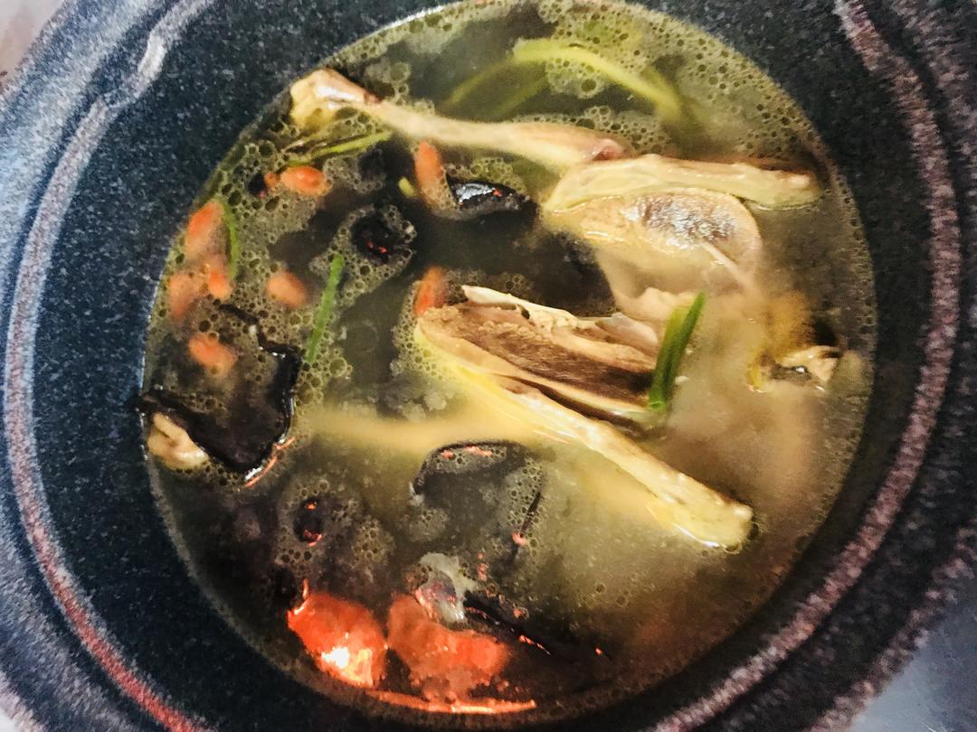 黄鳝鸽子汤的做法