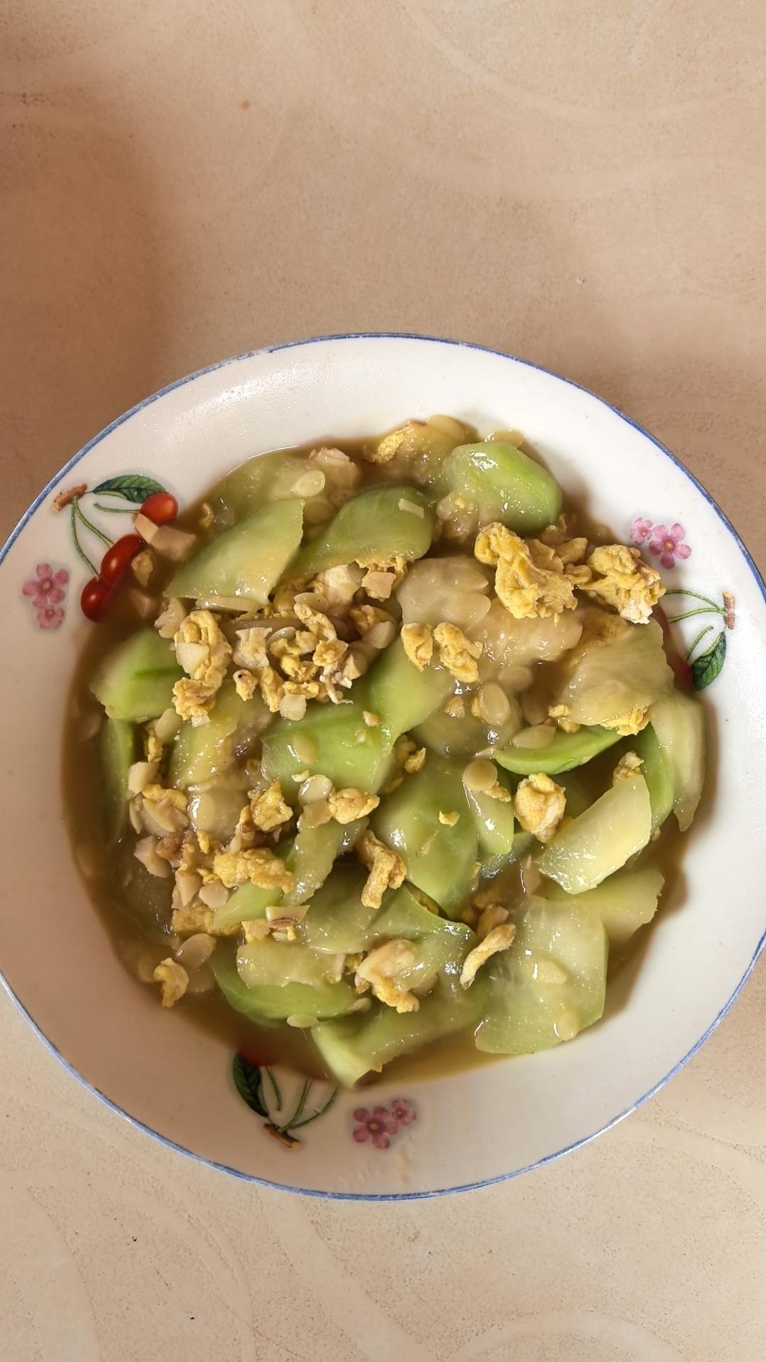怎样才能炒出清爽又甘甜可口的丝瓜炒蛋🤔