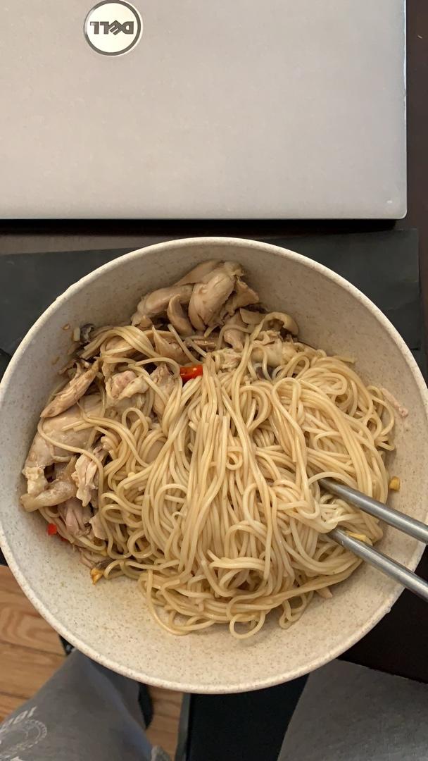 凉拌手撕鸡腿