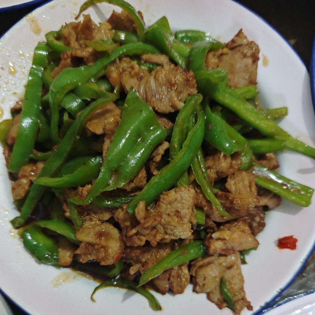 青椒肉丝，这样炒太好吃了。