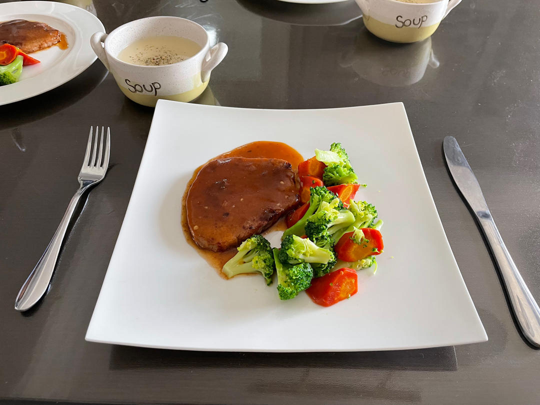 黑胡椒牛排（菲力牛排）—附黑胡椒汁的做法
