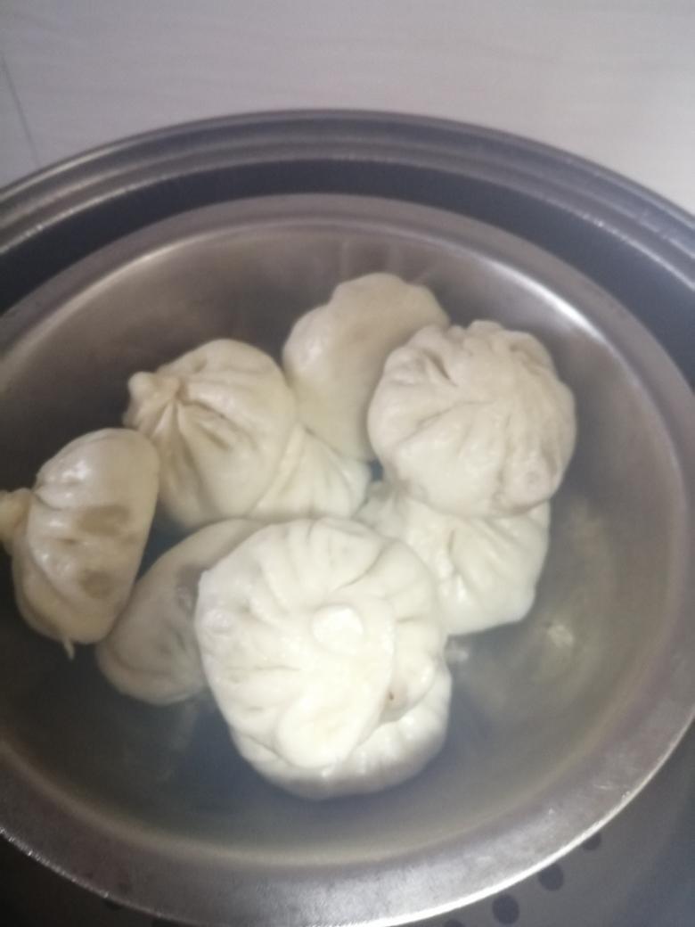 一口吃到很多肉的酱肉包