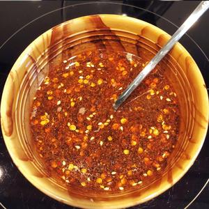 葱油酸汤面的做法 步骤3
