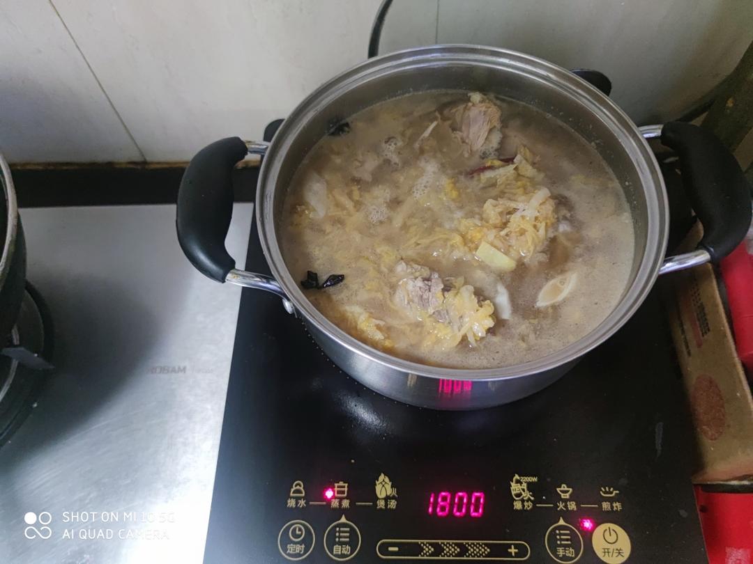 排骨炖酸菜