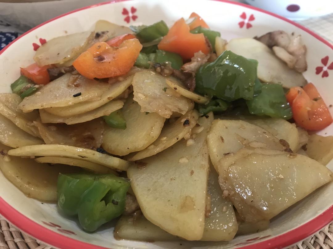 五花肉干煎土豆