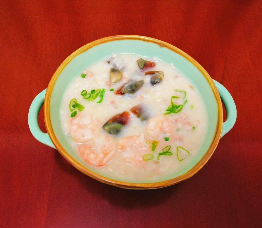 砂锅皮蛋瘦肉粥