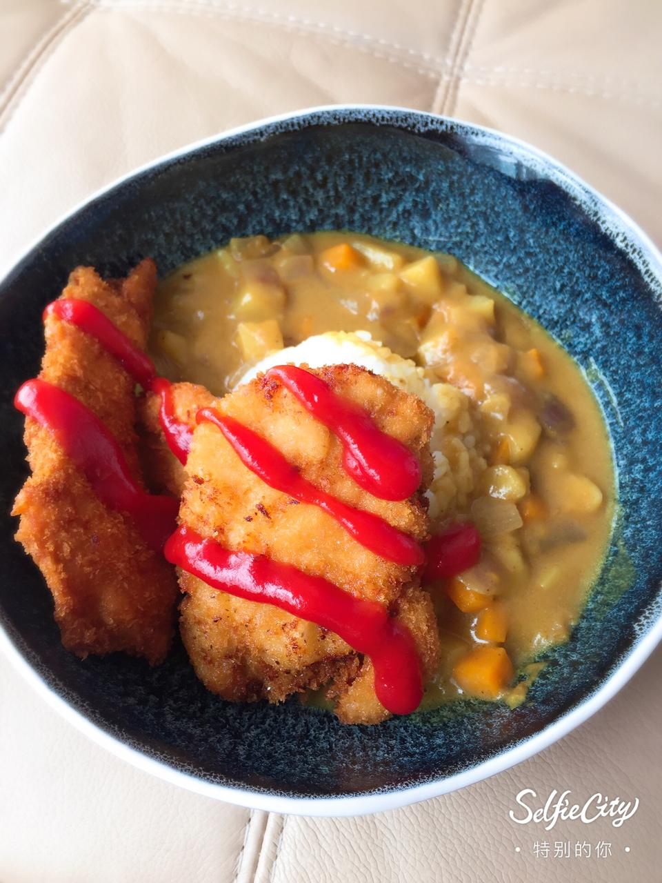 炸鸡排咖喱饭