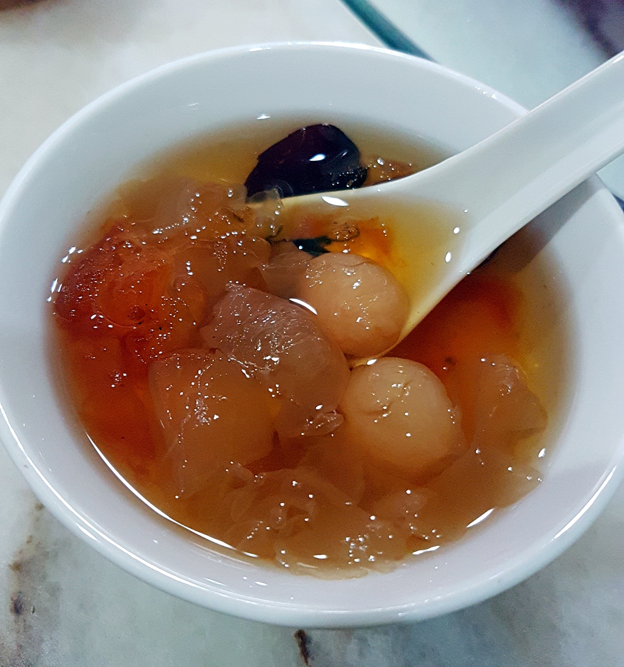 桃胶红枣芦荟糖水的做法