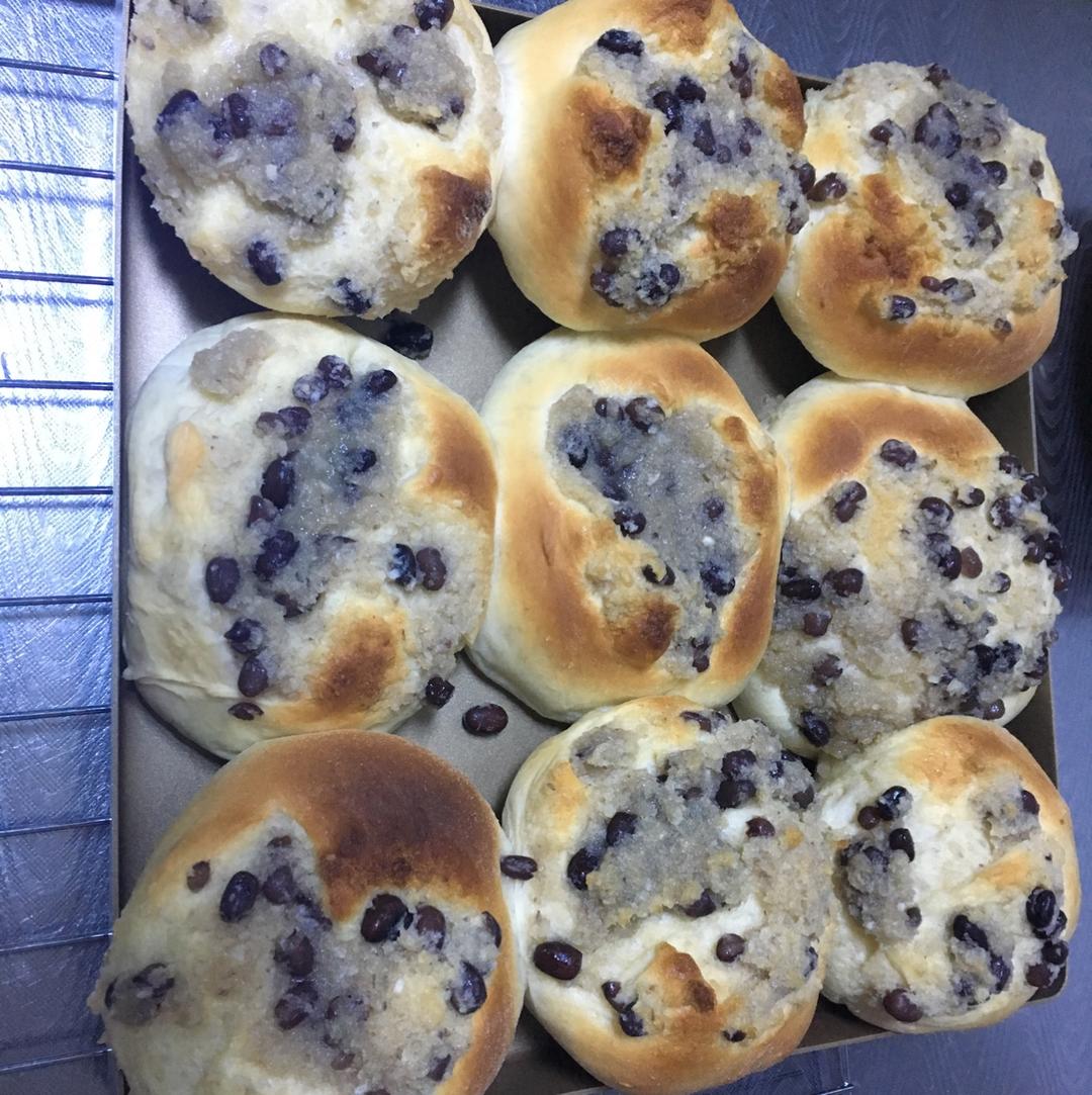 椰蓉蜜豆泡浆面包